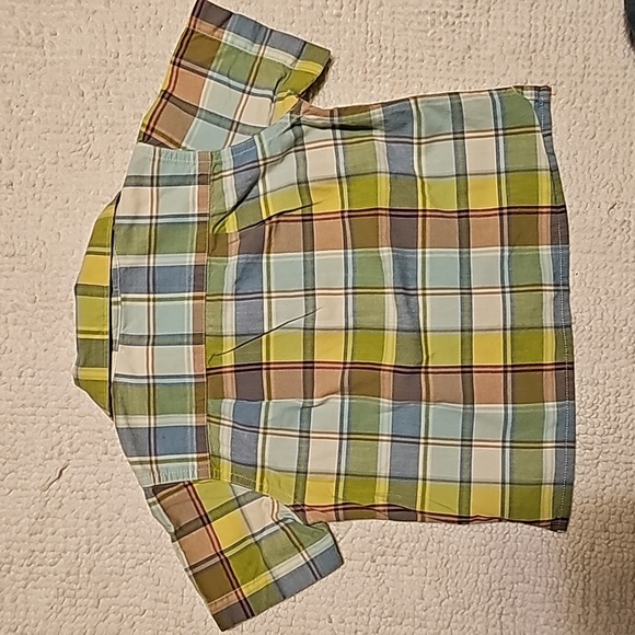 Baby Gap short sleeve button down shirt in Size 18-24 months. - Picture 5 of 6